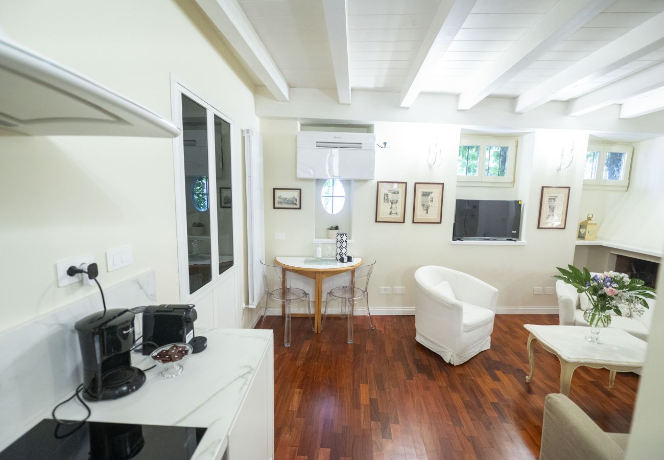 Apartment in Rome - Campanella Ivy Retreat- Under the Roman Light