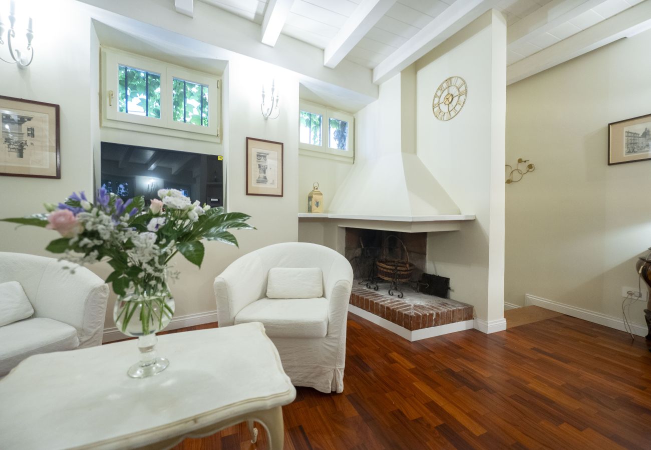 Apartment in Rome - Campanella Ivy Retreat- Under the Roman Light
