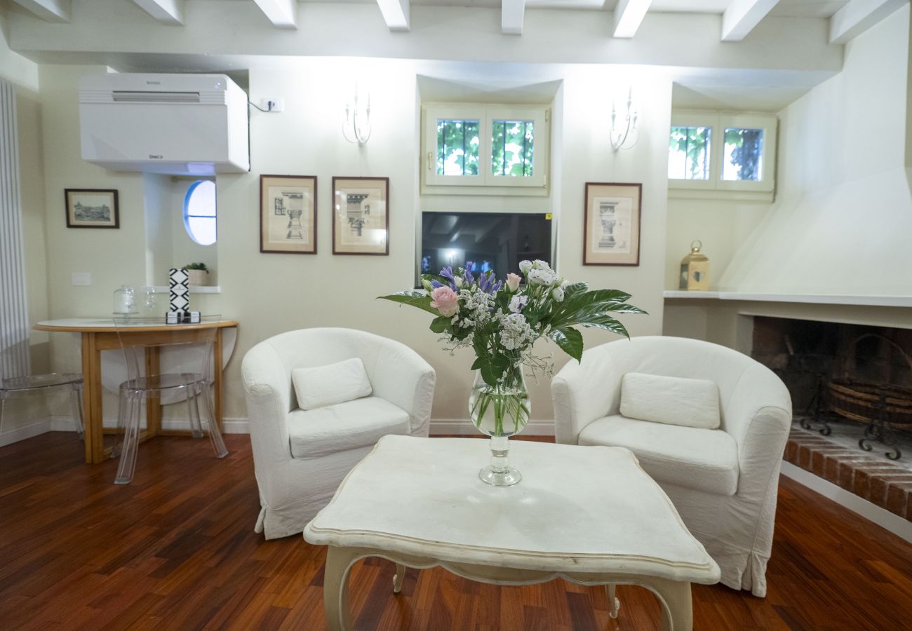 Apartment in Rome - Campanella Ivy Retreat- Under the Roman Light