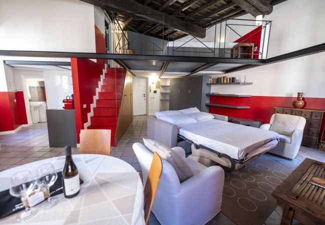 Apartment in Roma - The Scarlet Loft in Trastevere Apartment in Roma - The Scarlet Loft in Trastevere