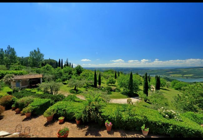 Villa in Civitella Del Lago - Countryside Pool Villa in Umbria Villa in Civitella Del Lago - Countryside Pool Villa in Umbria