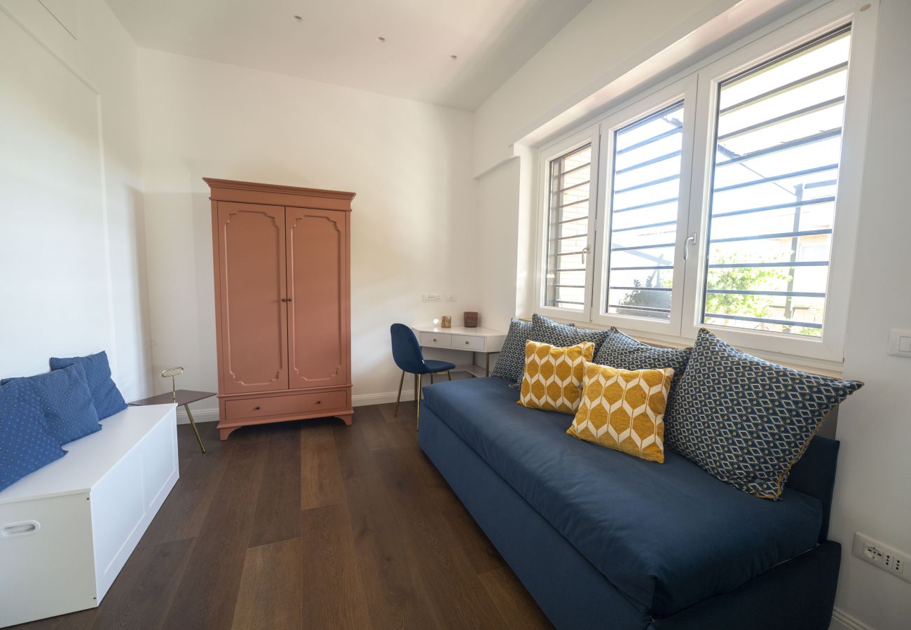Apartment in Rome - Roman Terrace & Soul in Peaceful Area