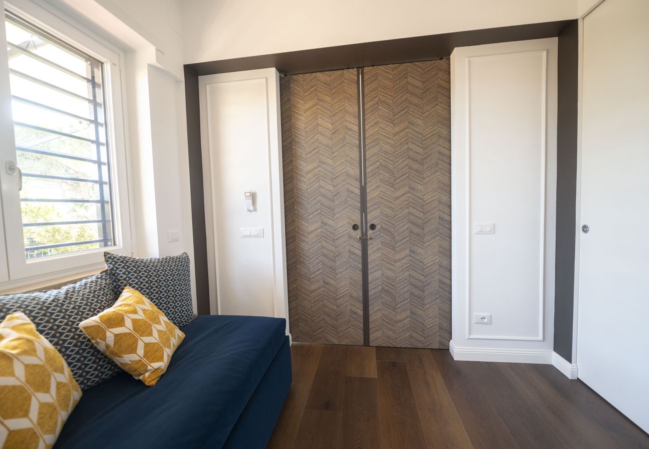 Apartment in Rome - Roman Terrace & Soul in Peaceful Area