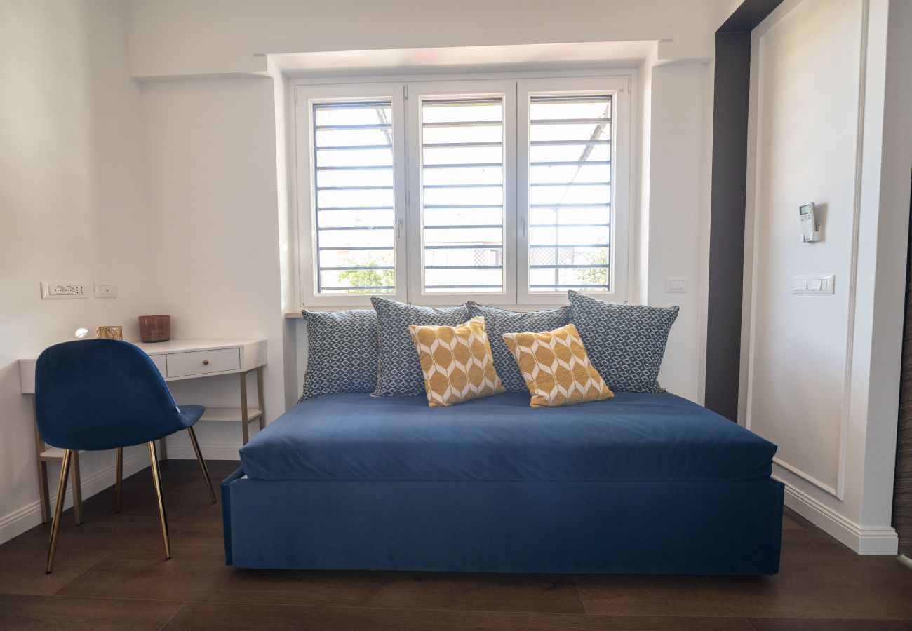 Apartment in Rome - Roman Terrace & Soul in Peaceful Area