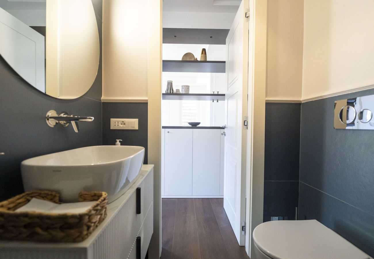 Apartment in Rome - Roman Terrace & Soul in Peaceful Area