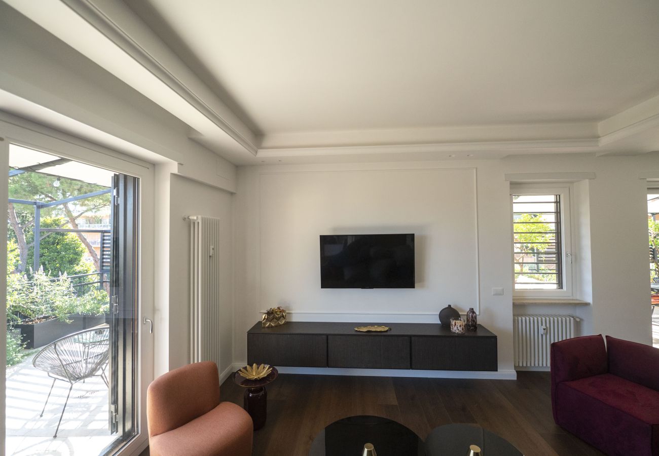 Apartment in Rome - Roman Terrace & Soul in Peaceful Area