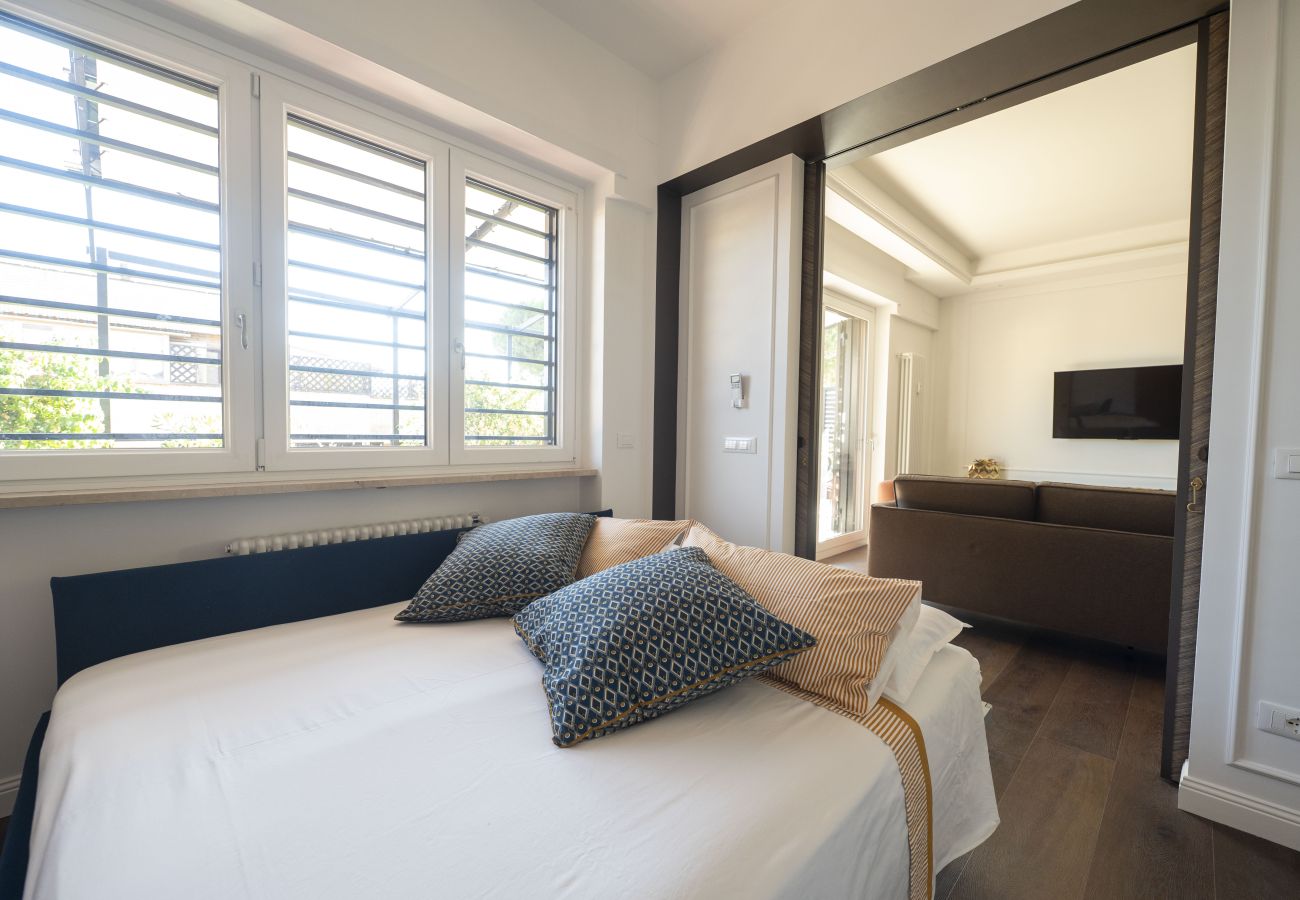 Apartment in Rome - Roman Terrace & Soul in Peaceful Area