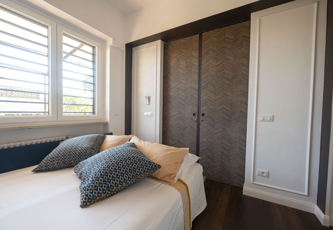 Apartment in Rome - Roman Terrace & Soul in Peaceful Area