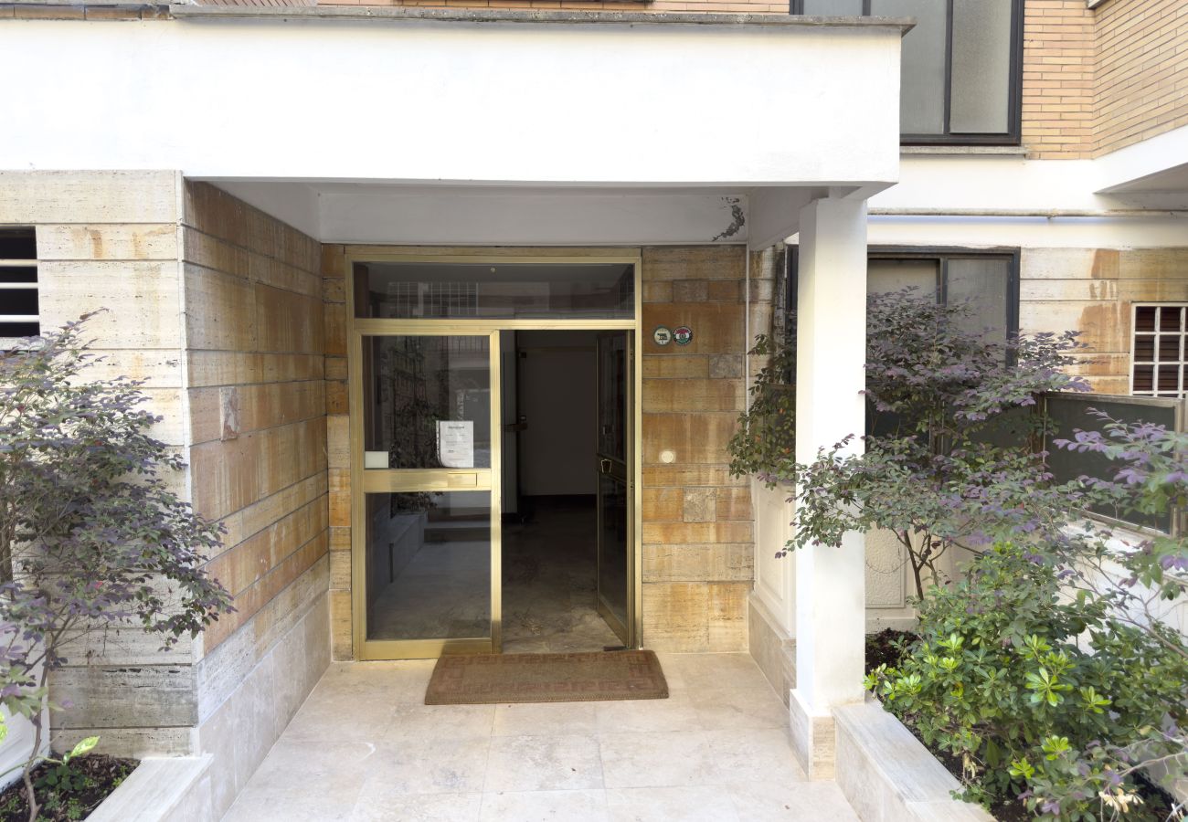 Apartment in Rome - Roman Terrace & Soul in Peaceful Area