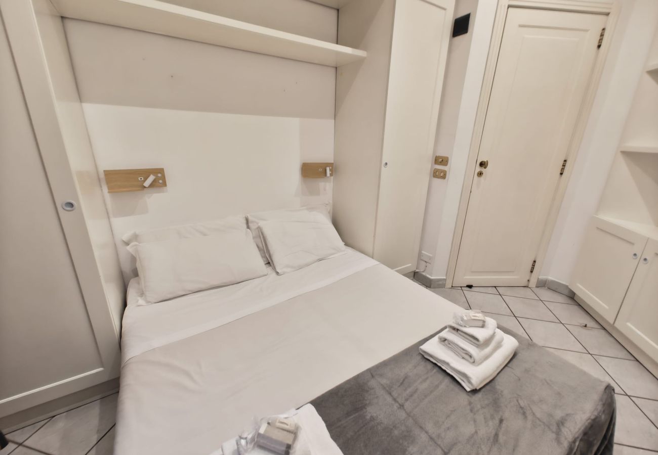 Apartment in Rome - Secret Corner with Balcony in Rome