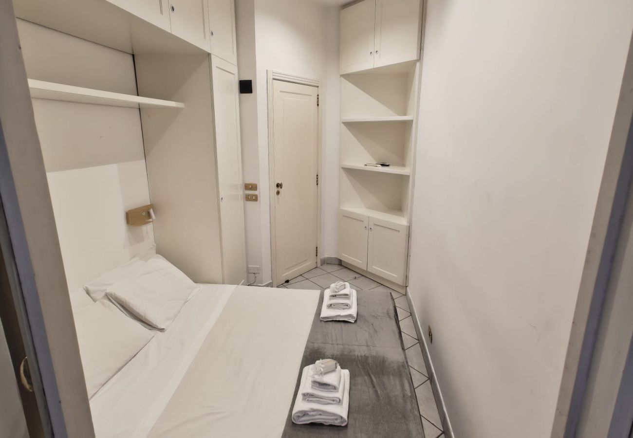 Apartment in Rome - Secret Corner with Balcony in Rome