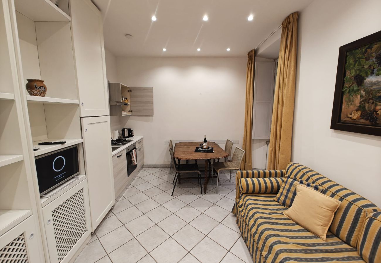 Apartment in Rome - Secret Corner with Balcony in Rome