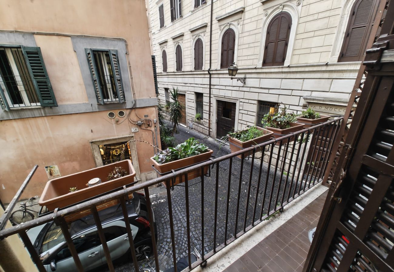 Apartment in Rome - Secret Corner with Balcony in Rome