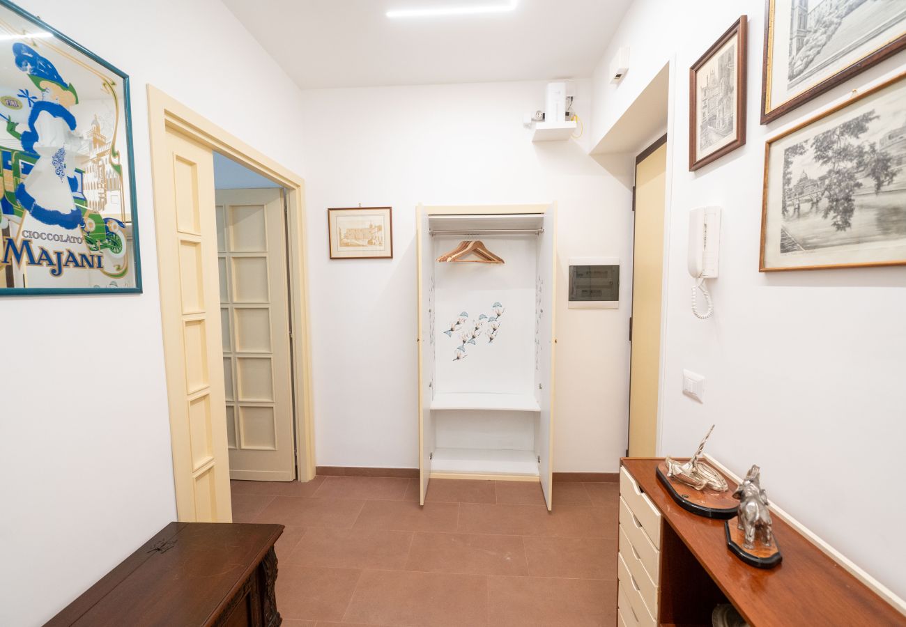 Apartment in Rome - Ernesta 3BR Lovely Home by The Spanish Steps