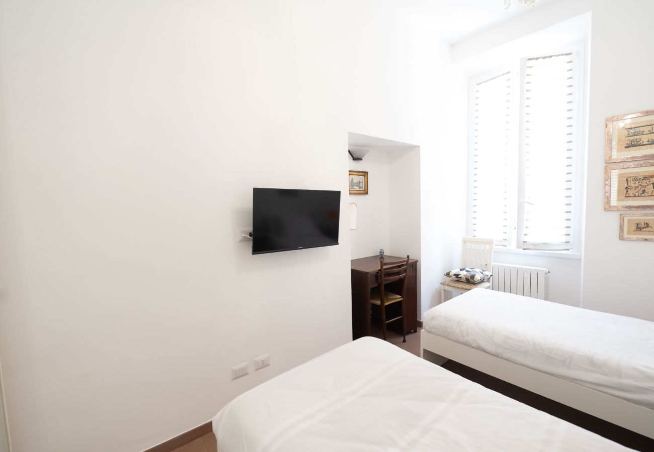 Apartment in Rome - Ernesta 3BR Lovely Home by The Spanish Steps