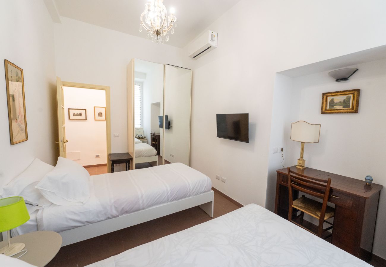 Apartment in Rome - Ernesta 3BR Lovely Home by The Spanish Steps