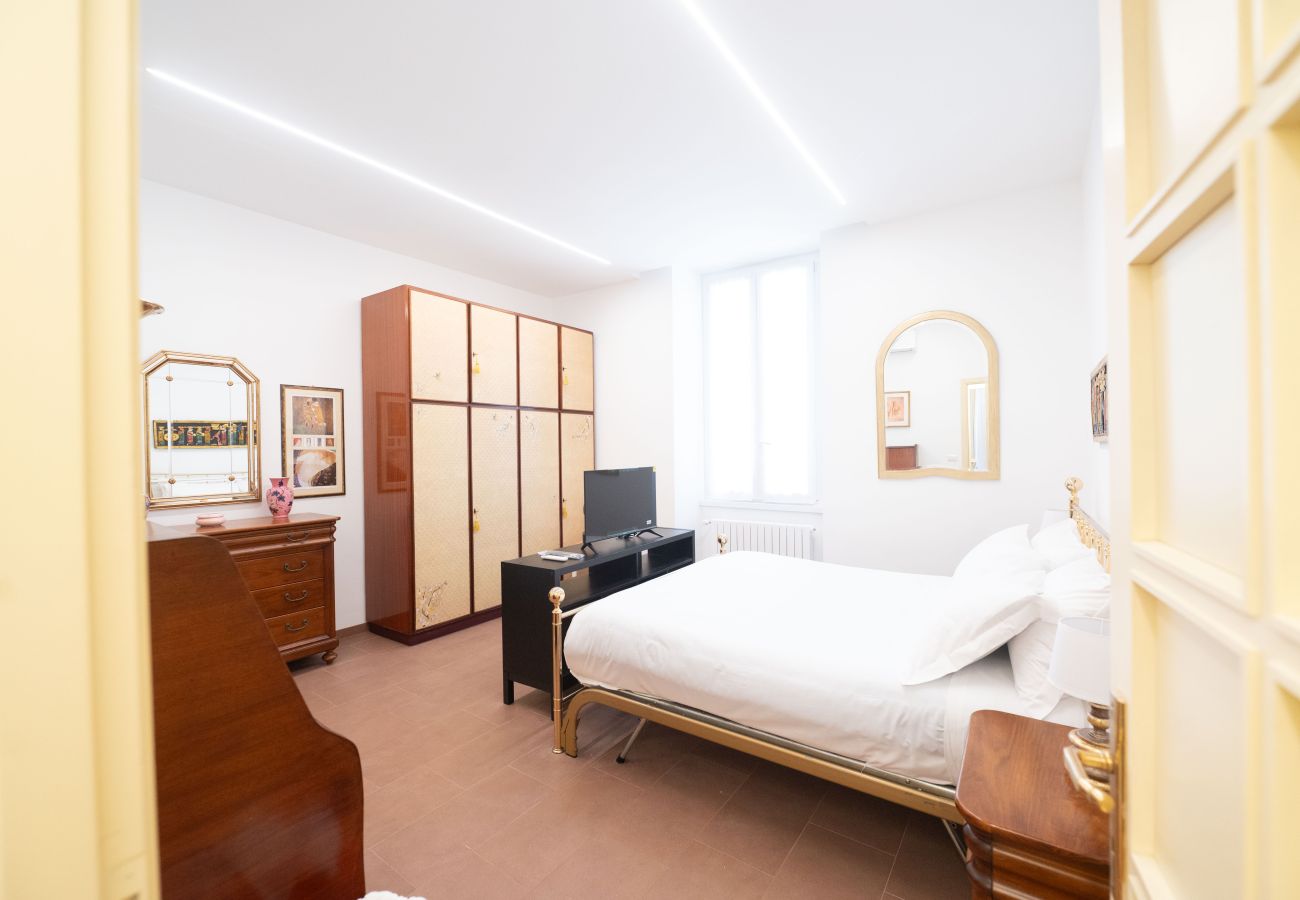 Apartment in Rome - Ernesta 3BR Lovely Home by The Spanish Steps