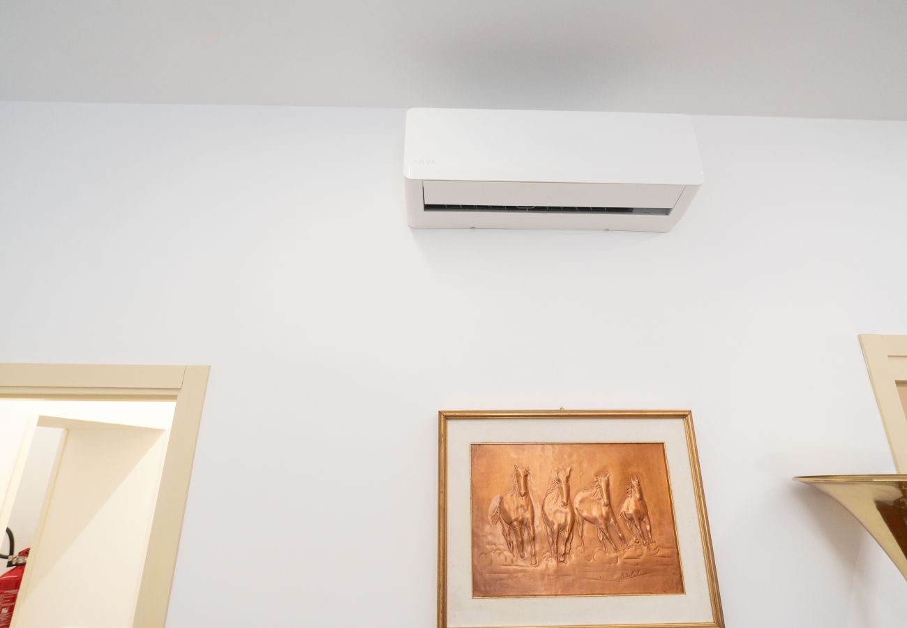 Apartment in Rome - Ernesta 3BR Lovely Home by The Spanish Steps