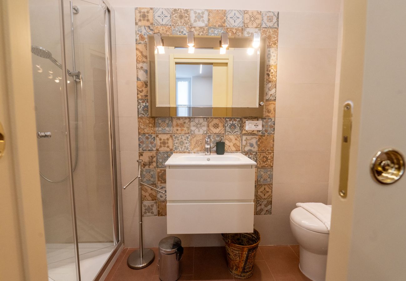 Apartment in Rome - Ernesta 3BR Lovely Home by The Spanish Steps