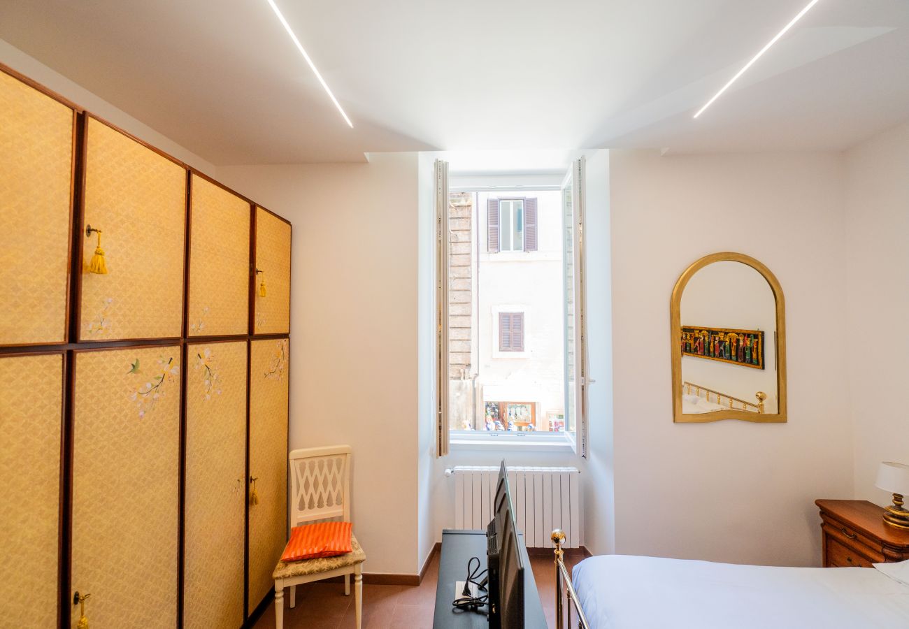 Apartment in Rome - Ernesta 3BR Lovely Home by The Spanish Steps