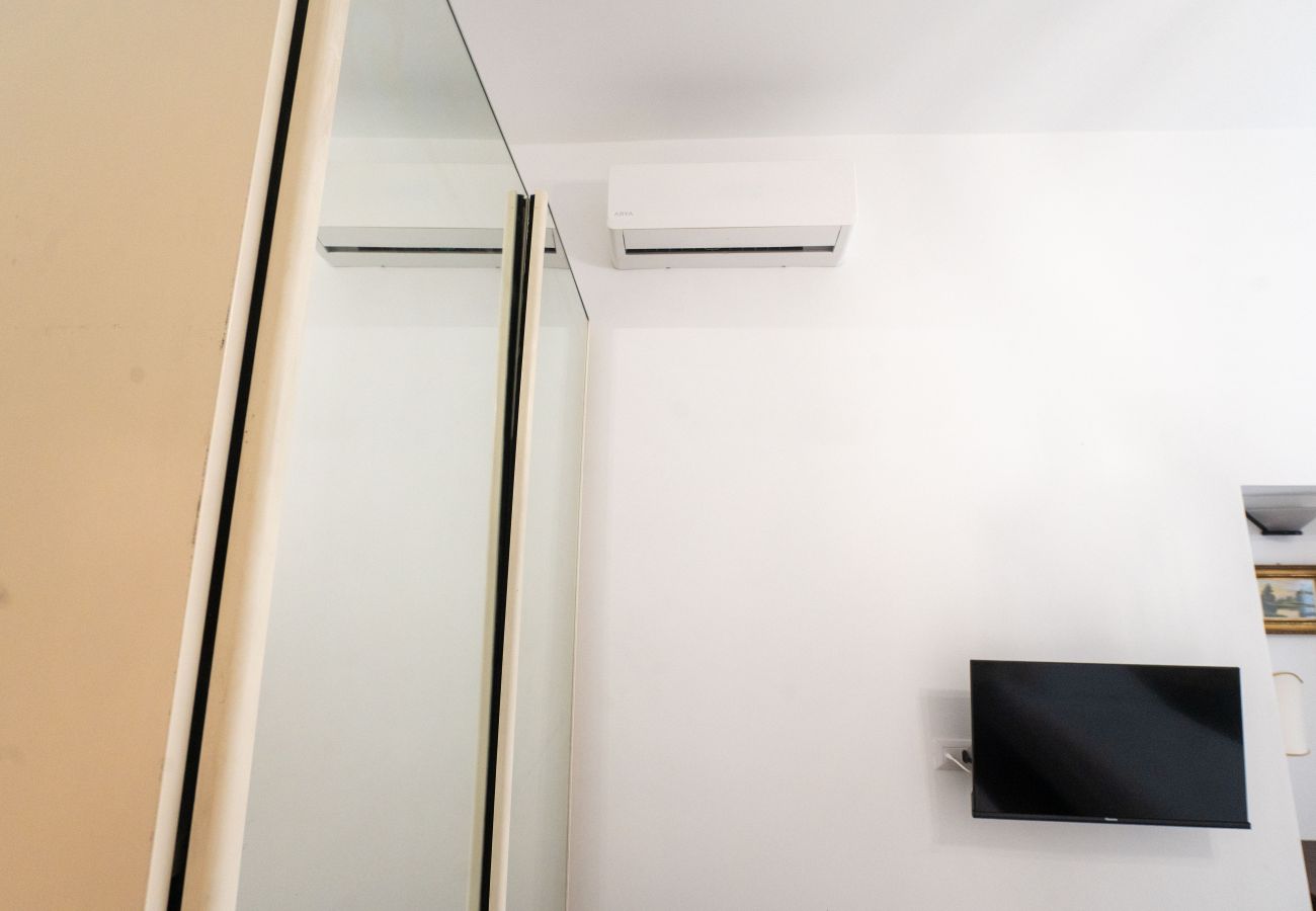 Apartment in Rome - Ernesta 3BR Lovely Home by The Spanish Steps