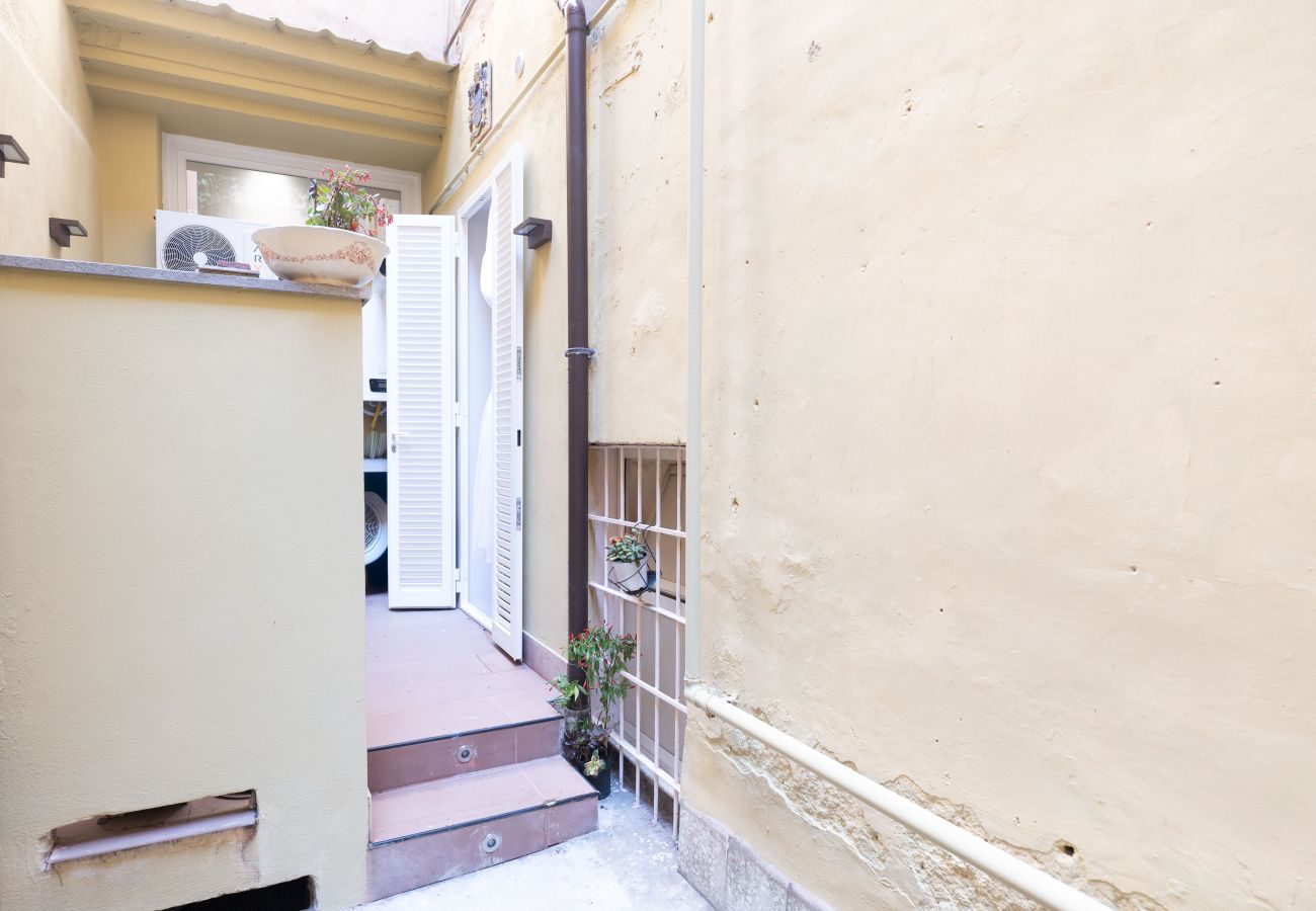 Apartment in Rome - Ernesta 3BR Lovely Home by The Spanish Steps