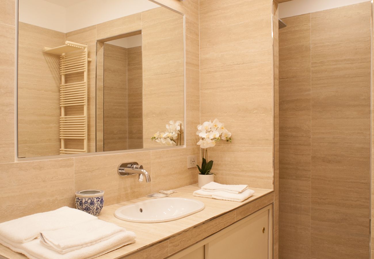 Apartment in Rome - Elegant 2BR Retreat steps from Via Veneto