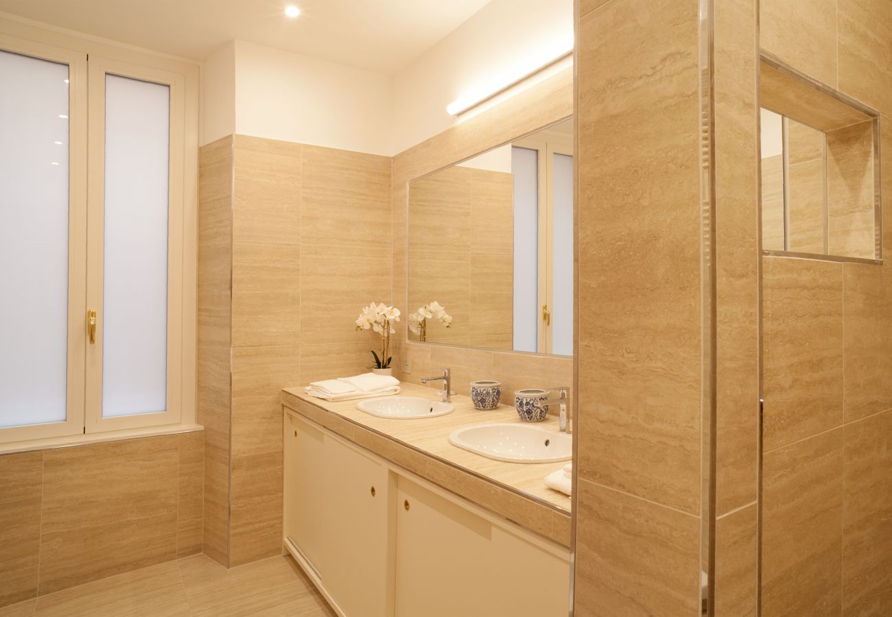 Apartment in Rome - Elegant 2BR Retreat steps from Via Veneto