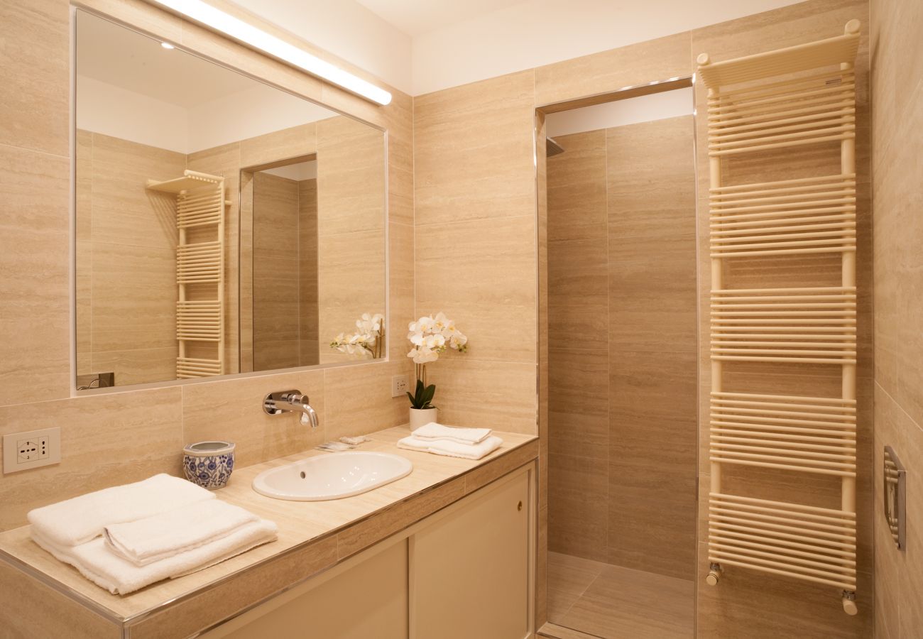 Apartment in Rome - Elegant 2BR Retreat steps from Via Veneto