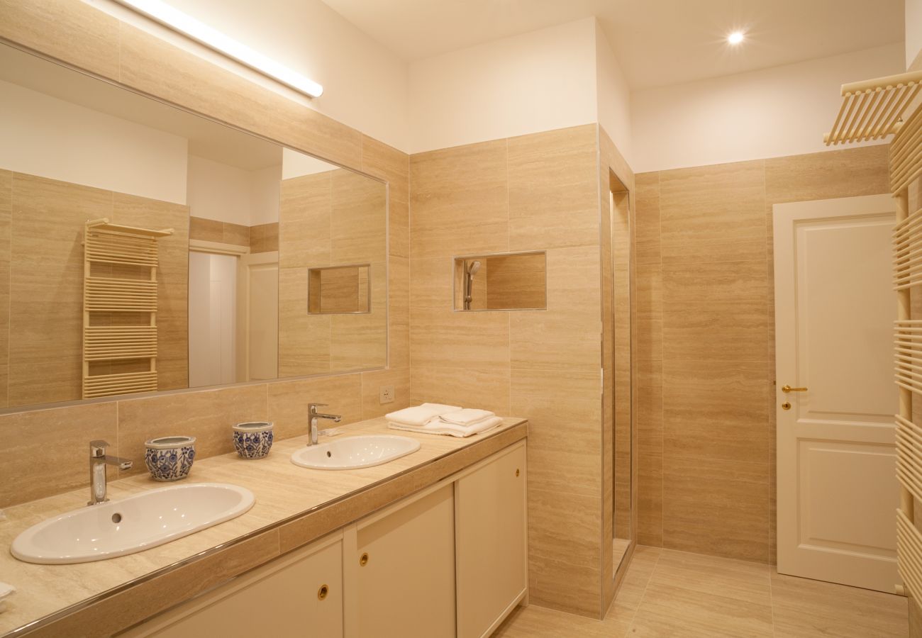 Apartment in Rome - Elegant 2BR Retreat steps from Via Veneto