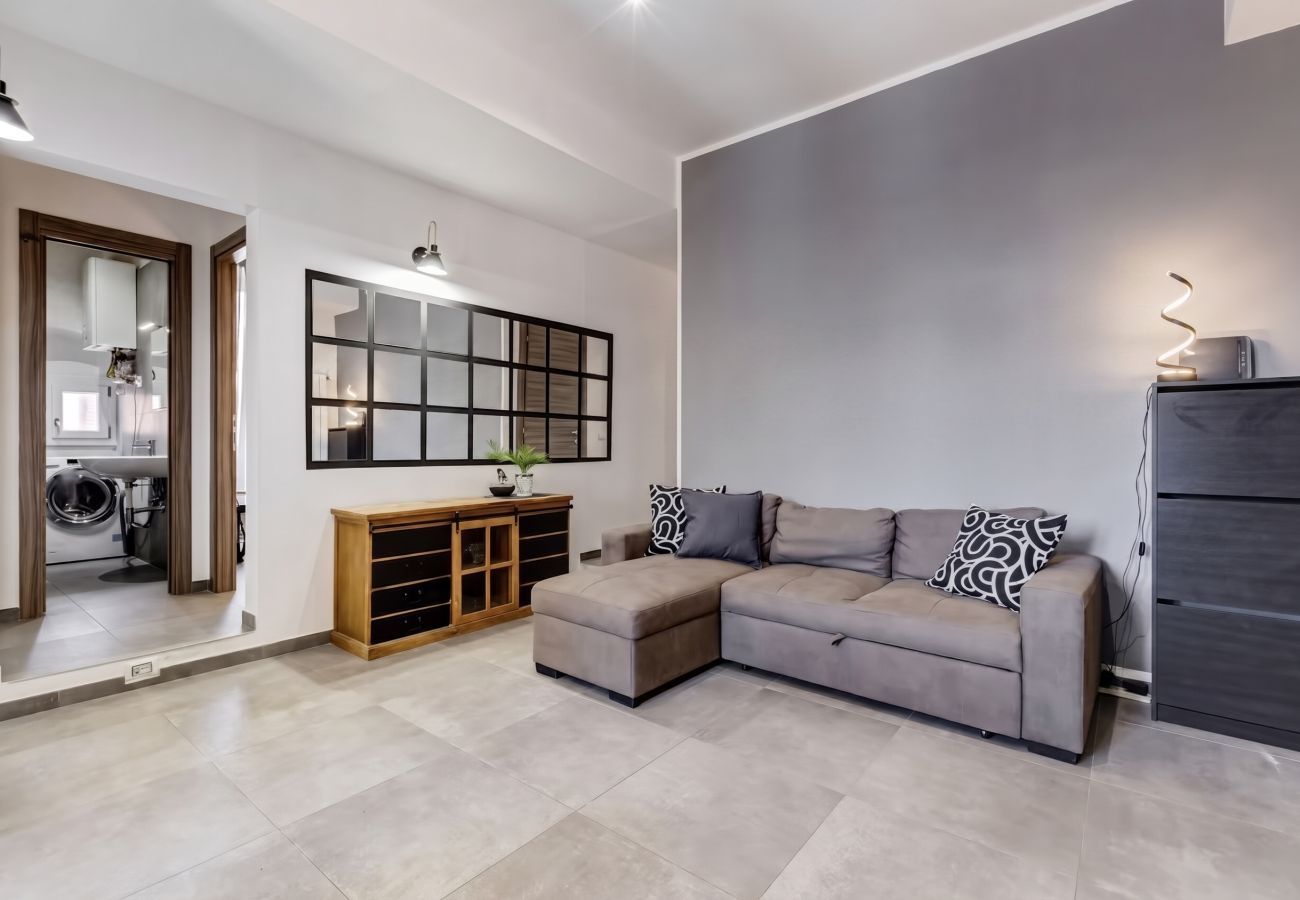 Apartment in Rome - Spacious 4BR Family Apartment Near Termini 