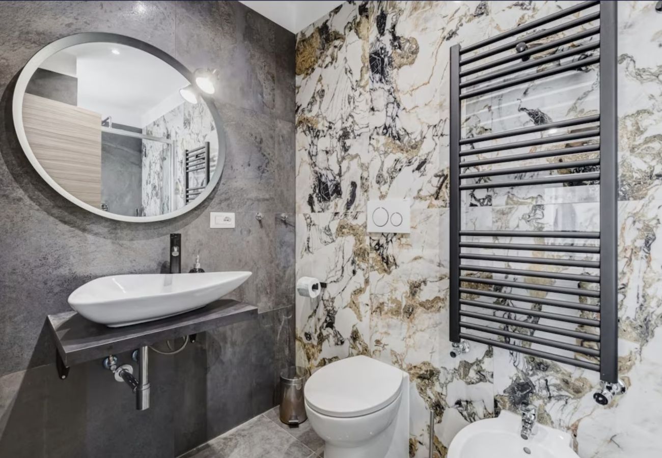 Apartment in Rome - Spacious 4BR Family Apartment Near Termini 