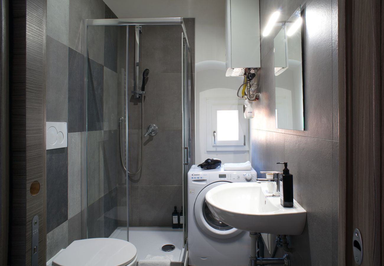 Apartment in Rome - Spacious 4BR Family Apartment Near Termini 