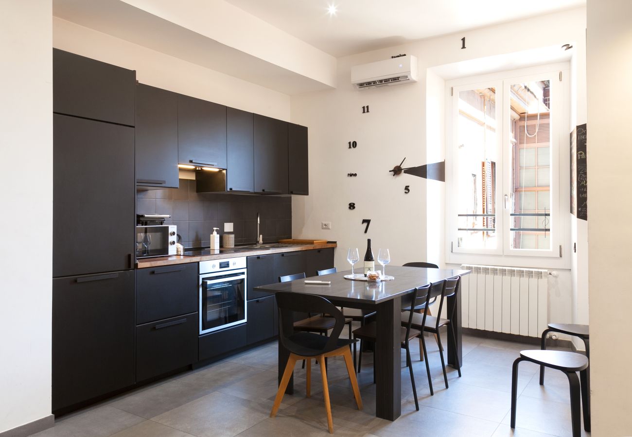Apartment in Rome - Spacious 4BR Family Apartment Near Termini 